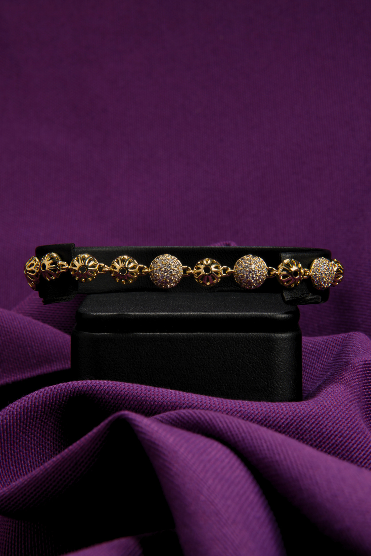 Çiçek Desenli Zirkon Taşlı Altın Kaplama Kadın Çelik Görünümlü Xp Zincir Bileklik