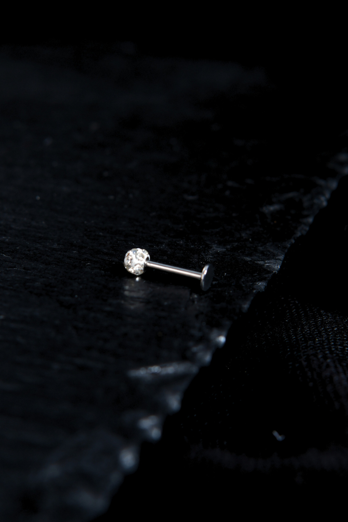 Bir Ucu Düz Bir Ucu Zirkon Taşlı Disko Topu Model Dudak Piercing