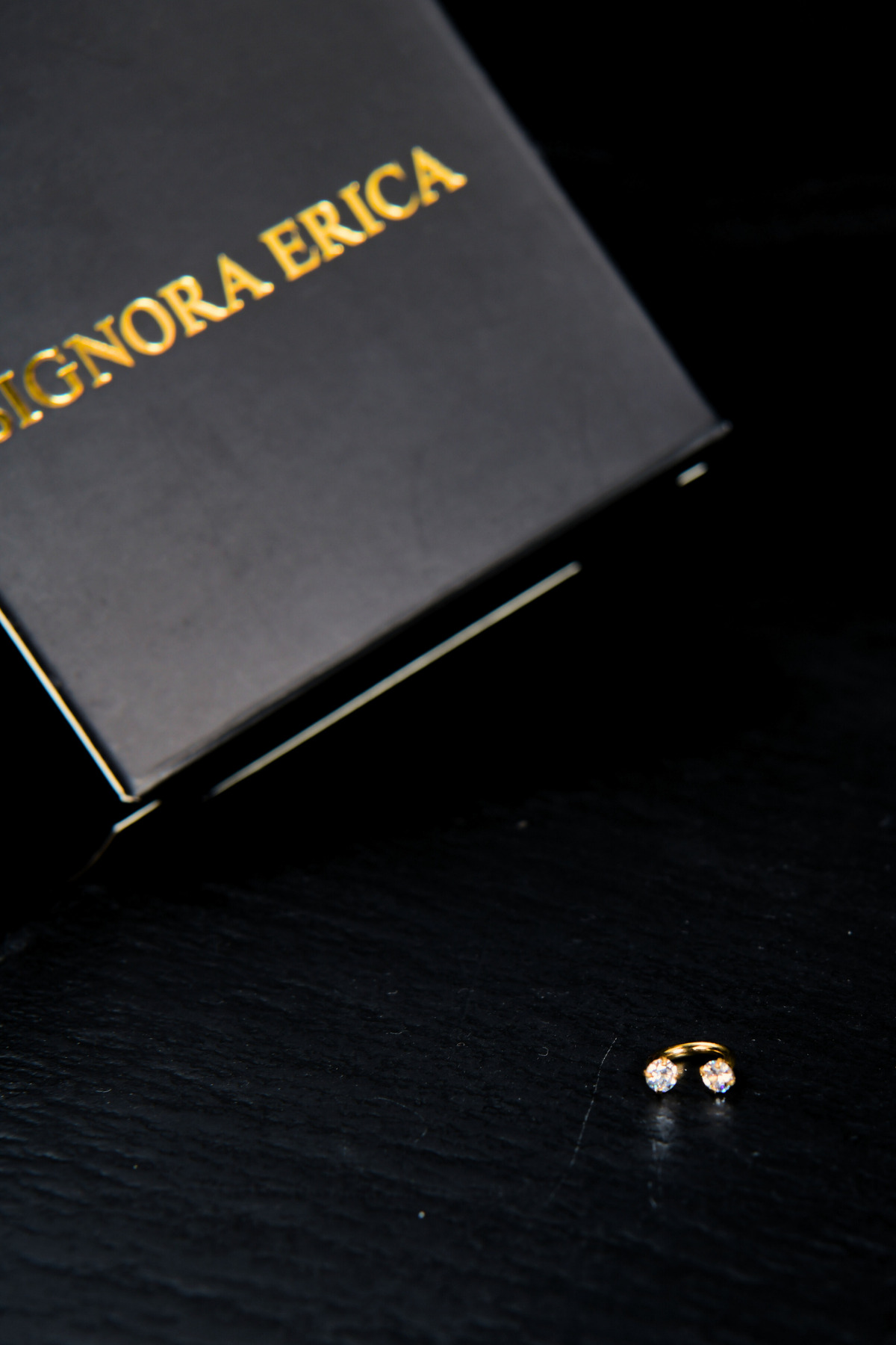 İki Ucu Yuvarlak İçine Giren Taşlı Hem Tragus Hem Kıkırdak Piercing