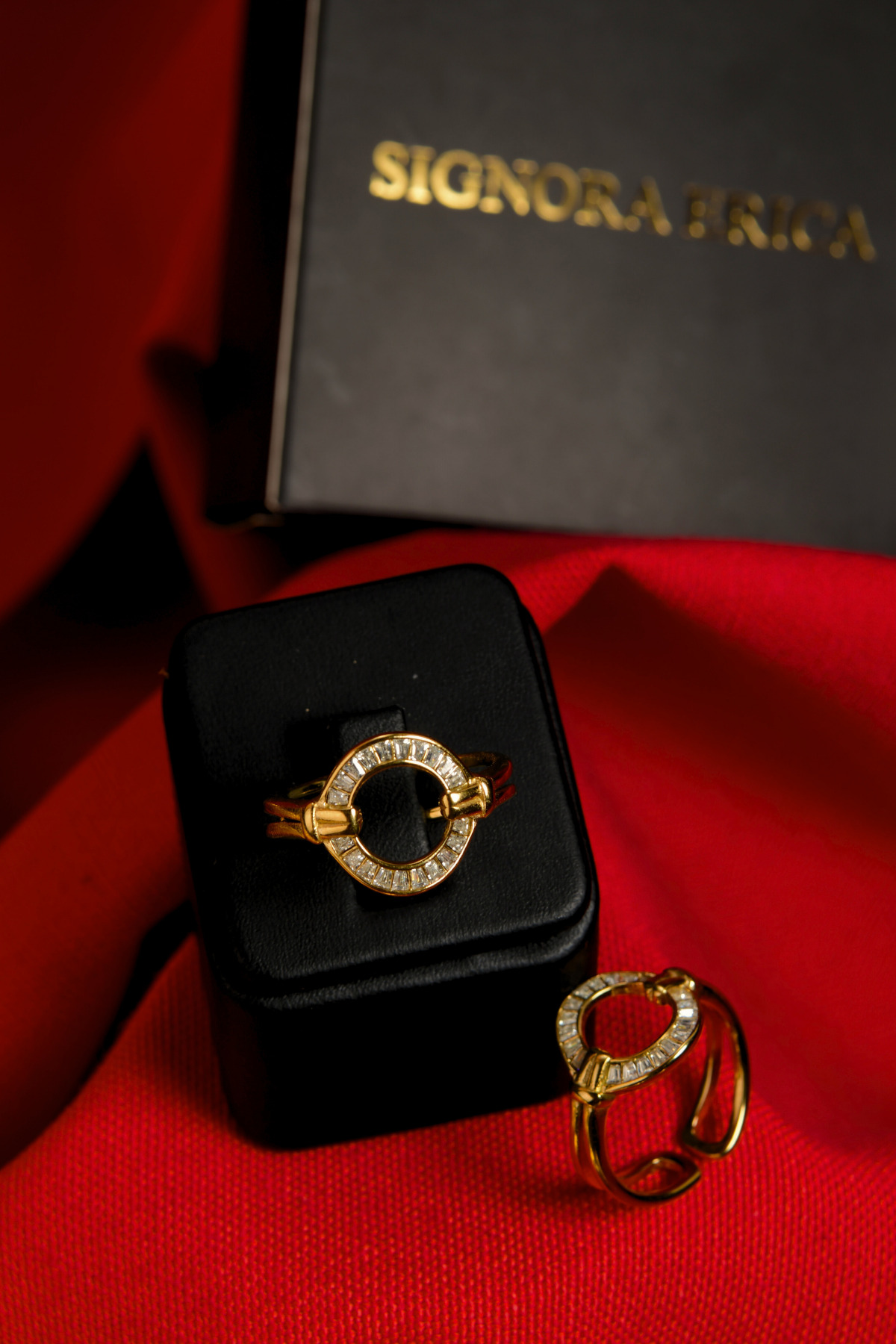 Ortası Boş Etrafı Zirkon Taşlı Ayarlanabilir Çelik Görünümlü Xp Yüzük