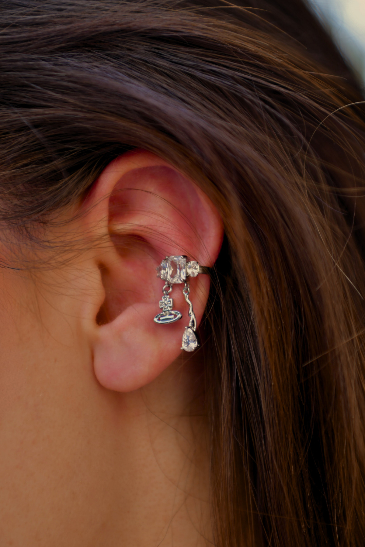 Üzeri Yuvarlak,Kalp Ve Baget Taşları Olan Damla Model Sallantılı Uçlu Earcuff