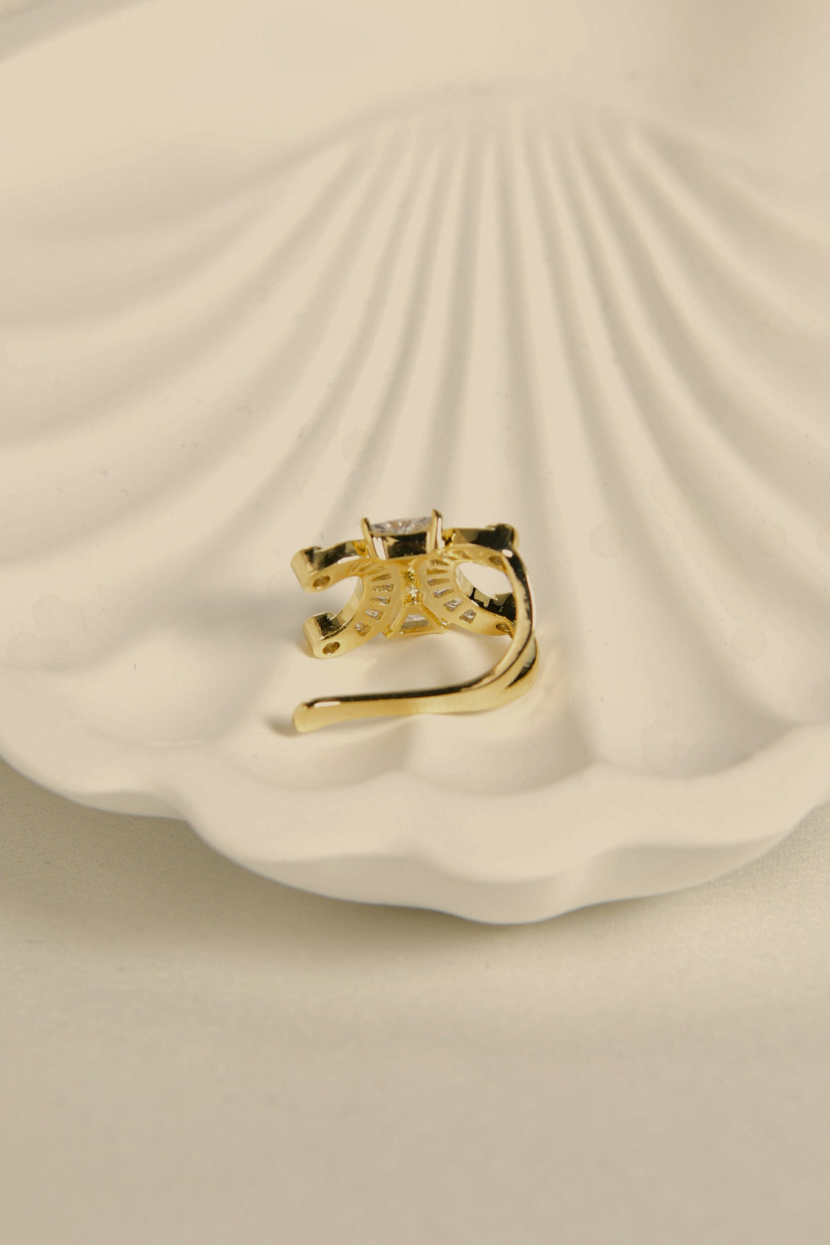 Baget Taşlı Hilal Model/At Nalı Earcuff
