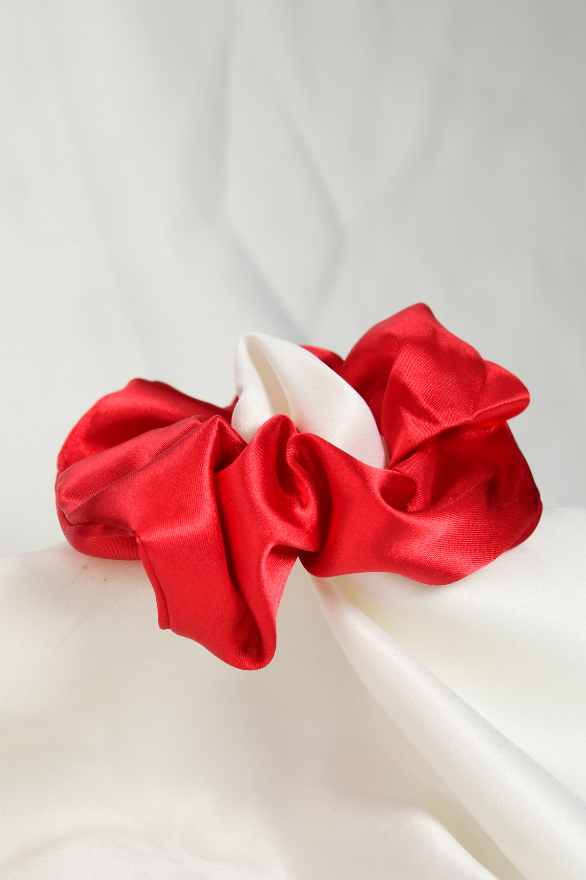 Parlak Kırmızı Simit Lastik Toka