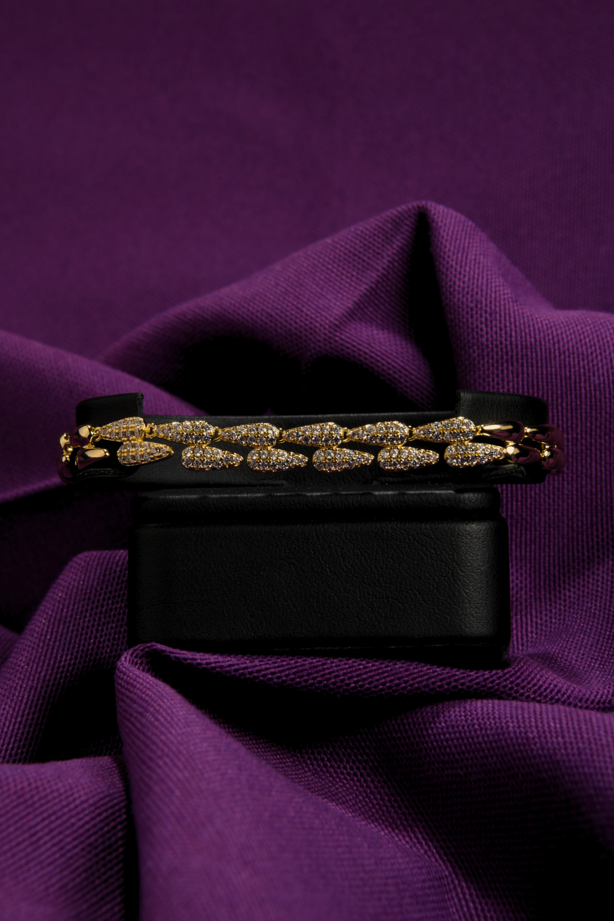 XP Altın Kaplama Zirkon Taşlı Yaprak Model Kadın Çelik Zincir Bileklik