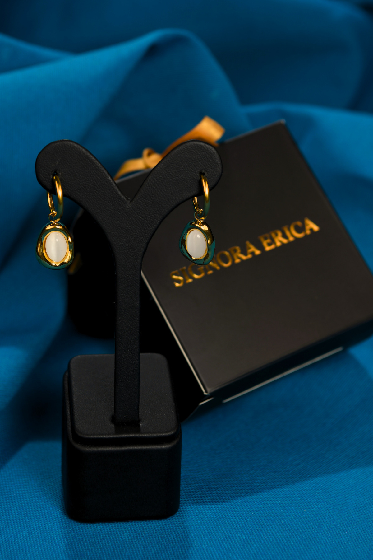 İncili Damla Model Sarı Çerçeveli Çiftli Kadın Çelik Küpe