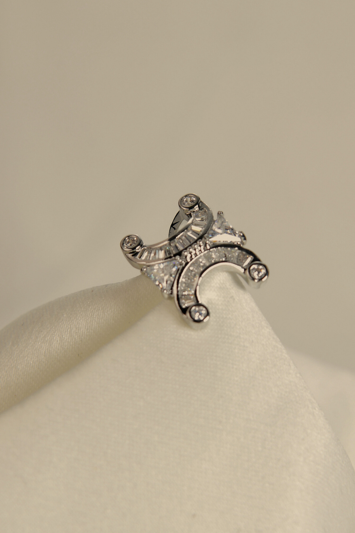 Baget Taşlı Hilal Model/At Nalı Earcuff