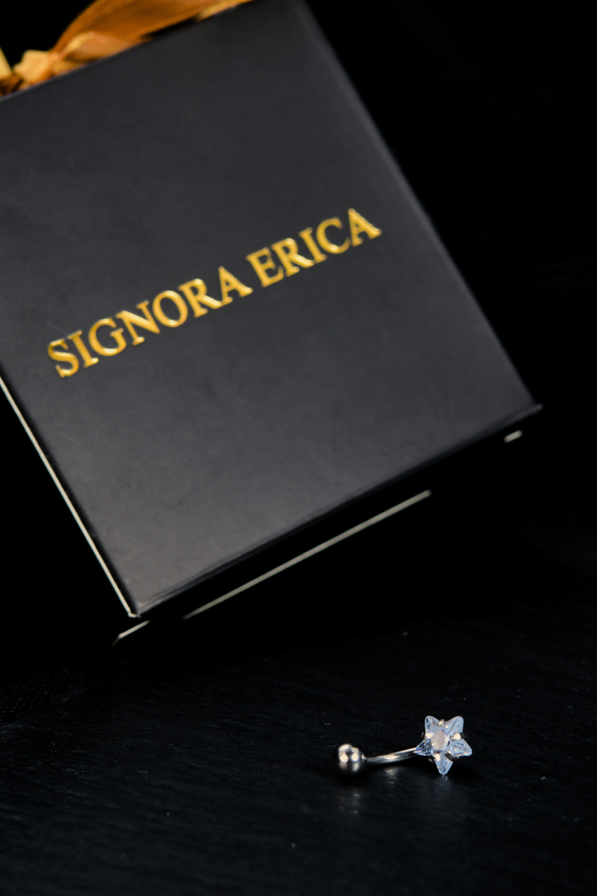 Bir Ucu Top Bir Ucu Yıldız Figürlü Zirkon Taşlı Göbek Piercing