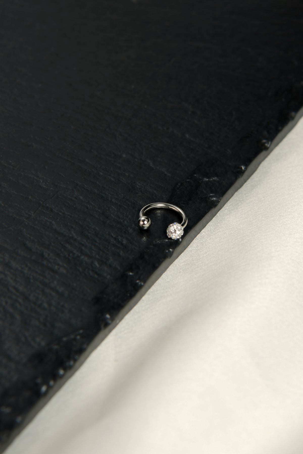 Biri Ucu Düz Bir Ucu Disko Topu Model Taşlı Hem Tragus Hem Kıkırdak Piercing