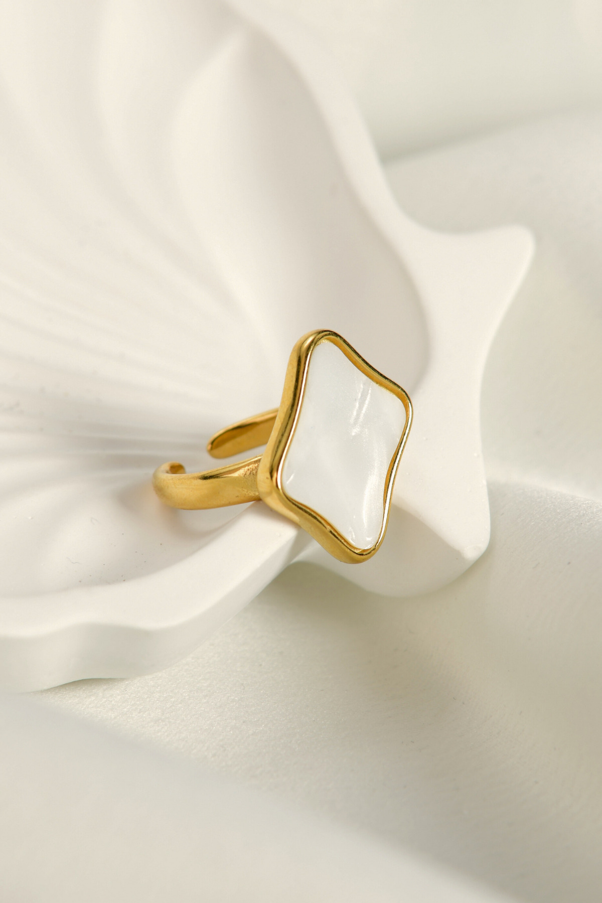 Üzeri Kaplı Simetrik Figürlü Ayarlanabilir Çelik yüzük