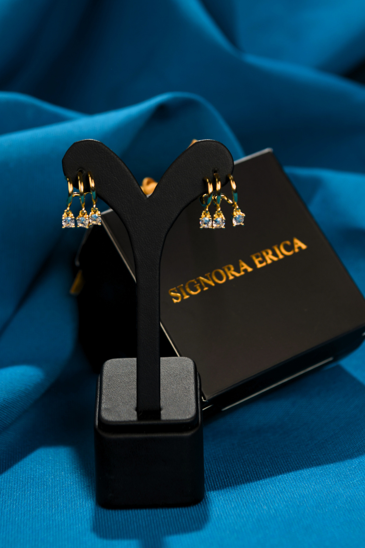 3 Yuvarlak Zirkon Taşlı Çiftli Kadın Çelik Küpe