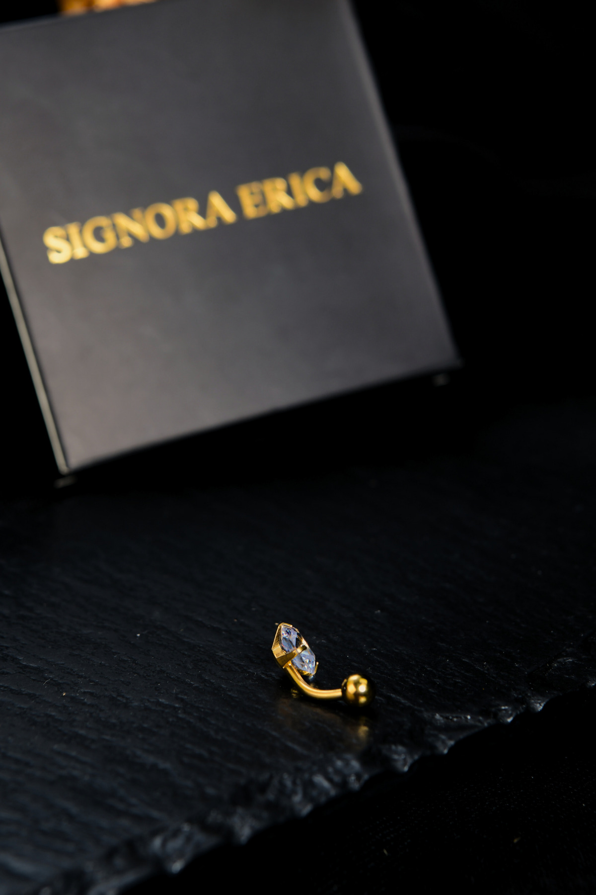 Bir Ucu Top Bir Ucu Kare Zirkon Taşlı Göbek Piercing