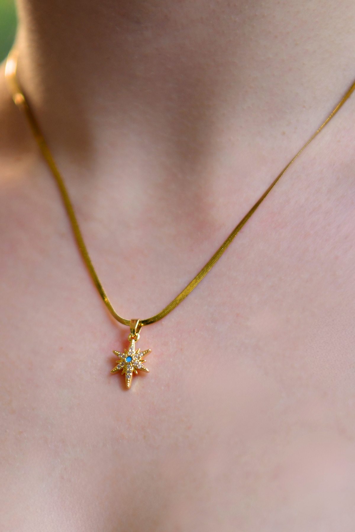 Zirkon Taşlı Yeşil-Beyaz Renk Kutup Yıldızı Model Kadın İtalyan Ezme Çelik Kolye