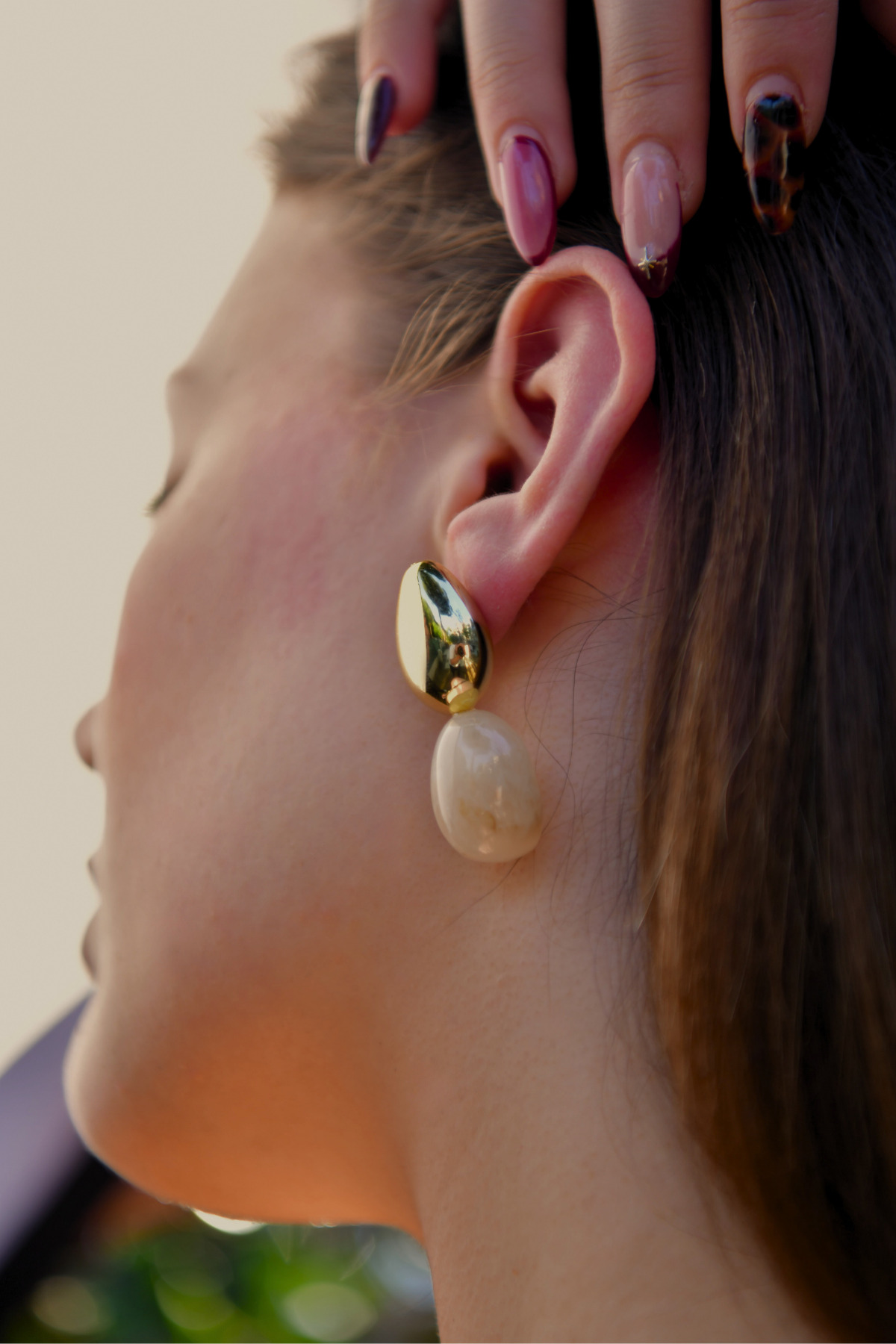 Krem Mermer Taşlı Damla Model Şişme Kadın Çelik görünümlü Xp Küpe