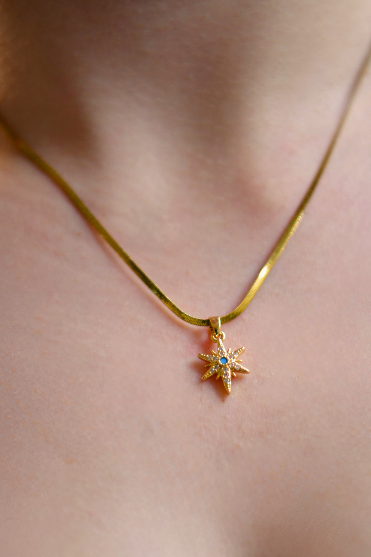 Zirkon Taşlı Yeşil-Beyaz Renk Kutup Yıldızı Model Kadın İtalyan Ezme Çelik Kolye