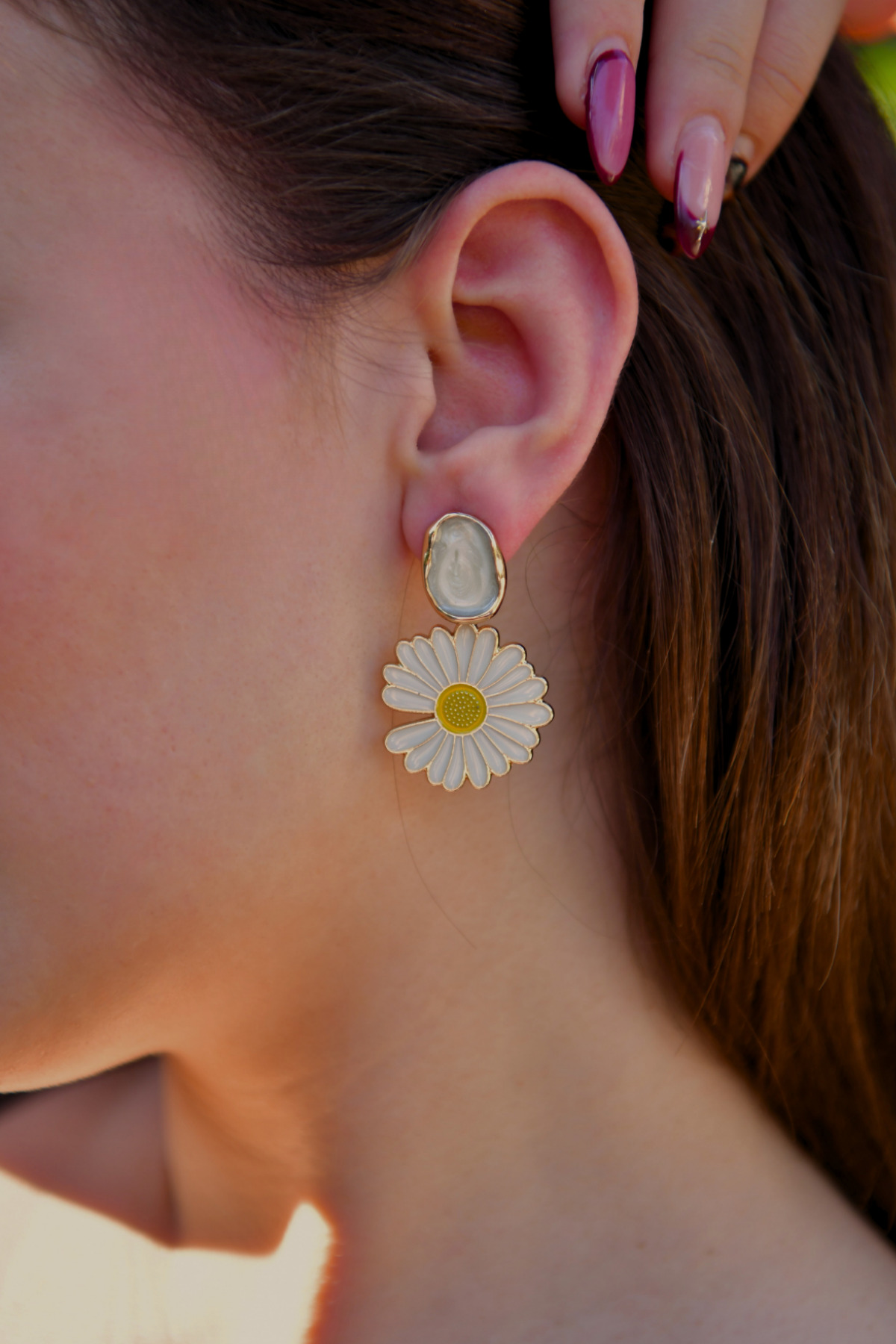 Damla Çerçevede İncili Papatya Model Sallantlı Kadın Çelik görünümlü Xp Küpe